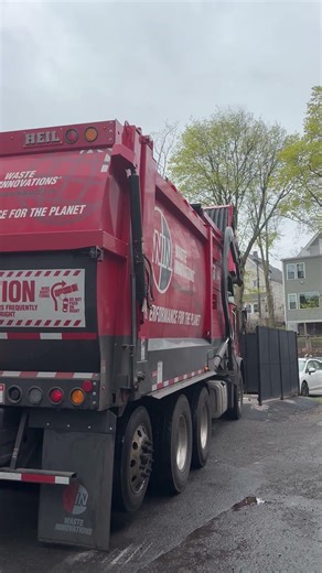 Waste innovation front loader #automobile #trucker #garbagecollection #garbagetruck