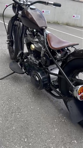 1953 Panhead im original Bobber Style wurde heute vom stolzen Besitzer abgeholt. Frisch aufbereitet und neu geprüft gehts in die Saison 🤘 #harleydavidson #oldschool #motorcycle #bobber #chopper #custombike #customized #handmade #bobberbuild #chopperbuild #oldstyle #oldstyleneverdies #bobbergarage_official #liechtenstein #bobberbuild | Bobber Garage