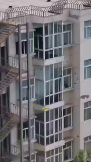 China Trains FPV Drone Pilots Using Indoor Obstacle Courses With casualty statistics indicating that FPV (First-Person View) drones are responsible for 50–75% of all kills in the ongoing Russia-Ukraine war, their effectiveness on the modern battlefield is undeniable. Given this, it's no surprise to see Chinese troops rigorously training with these systems, honing their skills through complex indoor obstacle courses. One can only hope that Western militaries are conducting similar training to kee