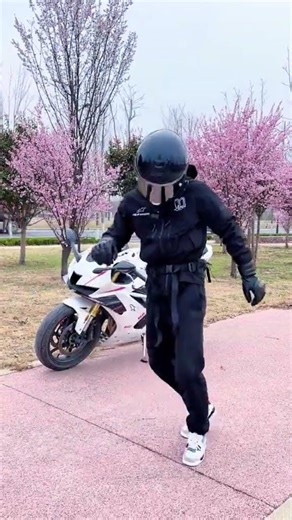 200 Dances Unleashed: A PUBG Two Pendulum Dance Showdown