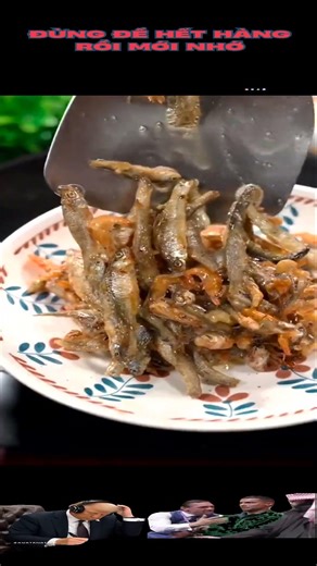 #CảmHứng Cá và tôm nước ngọt nhỏ từ Hồ Nam được bảo quản bằng cách nướng trên lửa Xào chúng với ớt