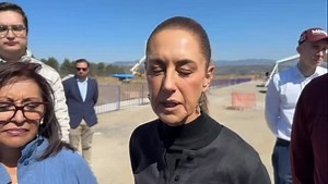 Mexican President Claudia Sheinbaum reiterated her government’s firm position against U.S. military intervention in Venezuela, citing Article 2, paragraph 4 of the United Nations Charter, which prohibits the threat or use of force against another state’s territorial integrity or political independence. Sheinbaum’s statement, echoed by Mexico’s Foreign Ministry, condemned the recent U.S. actions as inconsistent with international law and reaffirmed Mexico’s commitment to peaceful conflict resolut