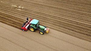 [Hot Item] Sophisticated 2cm-8W Four-Ridge Potato Seeding Machine for Potato Planting