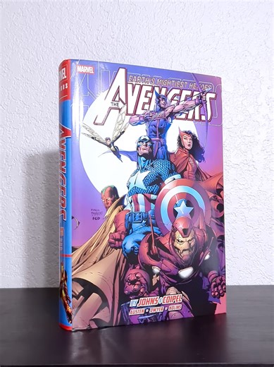 yuhoo comic review - Goeff Johns Avengers Omnibus Haul. thank you @omnibusgod #marvelcomics #avengers