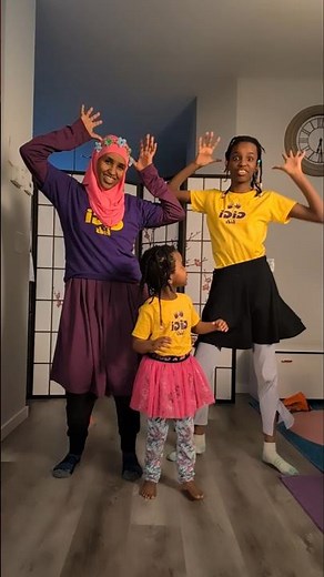 😸 Do the Hokey Pokey Dance 😸