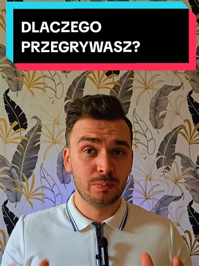 🧠 Ludzie nie kupują funkcji. Ludzie kupują koniec problemu. Jeśli sprzedajesz tylko „co to ma”, przegrywasz z każdym, kto ma podobny produkt. Bo klient nie kupuje parametrów. Klient kupuje ulgę. 😌 Zamiast mówić: ❌ „to ma to, to i to…” powiedz: ✅ „To rozwiązuje dokładnie ten problem, o którym Pan/Pani przed chwilą mówił/a.” I dopiero wtedy daj jeden konkretny element, nie cały katalog. Bo większość sprzedawców chce pokazać wszystko… a klient nie szuka wszystkiego. Klient szuka tego, co kończy j