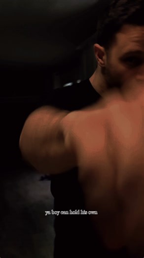 He can hold his own. 2025, I'm coming for you. 🙏🏼✝️💪🏽 #boxer #boxing #shadowboxing