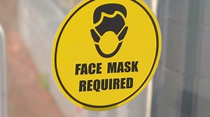 Face Mask Required Sign On Window: стоковое видео (без лицензионных платежей), 1082533315 | Shutterstock