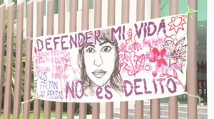 Relatives of Roxana Ruiz protest for her release from prison in Sept. 2021
