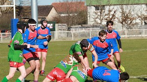 Filmés sous la douche après un match, des jeunes rugbymen coursent et rattrapent le voyeur