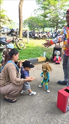 I like to watch sound effects.