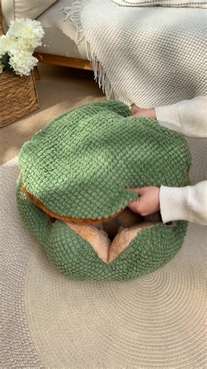 Cozy Flower-Shaped Cat Bed for Ultimate Comfort