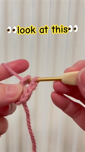 Look 👀 Make the chain ring with a slip stitch #chainring #crochet #slipstitch #crochetbeginners