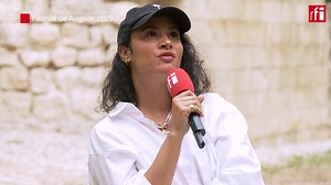 760K views · 6.1K reactions | Cantora cabo-verdiana Mayra Andrade no Festival de teatro de Avignon. | RFI Português | Facebook