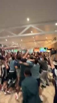 ¡El ARSENAL es CAMPEÓN de la PREMIER! LOCURA total de los de ARTETA tras el PINCHAZO del CITY