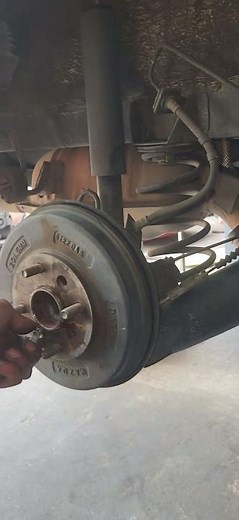 2017 toyota yaris ia rear drum removal #toyota#rearbrakes#brakes