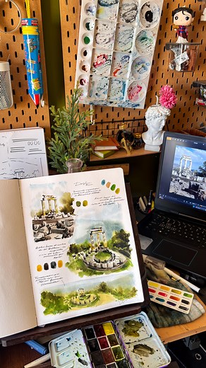 Muy feliz de este video tutorial que ya está disponible en Patreon 😊 Viajamos hasta Grecia para pintar Delfos 🇬🇷 I'm thrilled to announce that this video tutorial is now available on Patreon! 😊 We traveled all the way to Greece to paint Delphi. 🇬🇷🏛️ (link in bio) | Artch. by Dania García