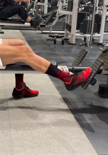 Scarlet red performance kicks, gym fire unlocked 👟🔥 #ScarletPerformanceKicks #ExplosiveGymVibes #RedHotSneakers #PerformanceKnit #GymGrindFlow
