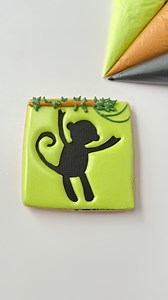 This little monkey stole my heart 🐒💛 Simple silhouette, maximum cuteness. Cookie cutter and recipe? You already know — link in bio!🫶🏼 #cookiedecorating #satisfying #monkey #silhouette #cookieart | thelucky.cookie