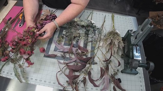 On a scale of 1-10, how much do y'all love PEONIES? I am a huge fan over here and just wish they bloomed longer. Thank God for silk flowers!! Tonight, join me as I make a Fall Silk Peony arrangement that is sure to last you all season long. ;) | Southern Charm Wreaths