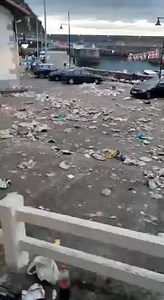 ELANTXOBE amanecía en este lamentable estado tras la celebración de las Magdalenas. Eguzki Erakunde Ekologista ha compartido en sus redes estos vídeos que les "parecen sacados de otros tiempos. En plena Reserva de la Biosfera de Urdaibai miles de residuos a las puertas del mar. ¡Qué sobrau! ¿Cómo se puede permitir esto?", denuncian. | GipuzkoaGaur
