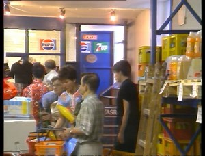 EZ RITKASÁG! Ílyen volt egy ABC Diszkont a 80-as években! | Retro Kabaré Videók