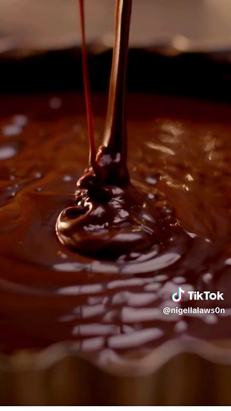 🍫 Calling all chocolate lovers! 🍫 What's your ultimate chocolate indulgence? Whether it's a decadent chocolate lava cake, rich chocolate mousse, or classic chocolate chip cookies, I want to know your favorite chocolate dish! Share your cravings below! #nigellalawson #chocolate #satisfyingvideo #baker #baking #caramel #choco #chocolatelover #satisfying #slowmotion #sweet #dessert #chef #foodie #foodlover #fypシ