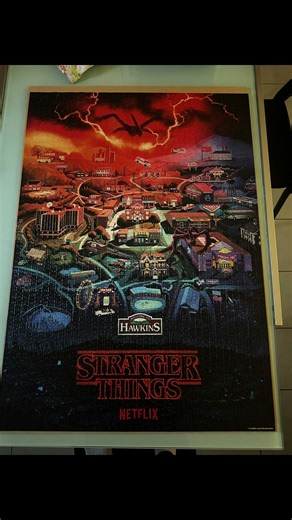 Perfettamente in linea con il finale di stagione più atteso di sempre, dopo 4 giorni dedicati alla realizzazione di questo puzzle finalmente ECCOLO!! 🥰🧩 #strangerthings #puzzlechallenge #puzzle #netflix #neiperte