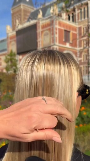 Create effortless hairstyles in just 1 minute with the Nº1 Hairpin Petite with Swarovski ✨ 💎 As seen in Vogue, ELLE & Emily in Paris ✨ Strong hold — no damage, no kinks ✨ One Nº1 Hairpin replaces 5 bobby pins Available online at www.fionafranchimon.com & exclusively in: Galeries Lafayette, Space NK, De Bijenkorf, Brown Thomas & the Fiona Franchimon Salon (Netherlands). Use Code FIRST10 for your first order | Fiona Franchimon