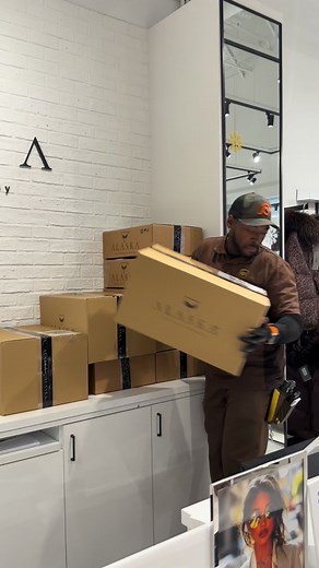 11 reactions |  Everyday prompt UPS shipping for many years! #alaskaouterwear #alaska #chicago #чікаго #coat | Alaska Outerwear Company | Facebook
