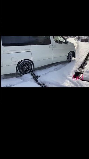 エルグランド E51で雪道を2WD(FR)と4WDそれぞれ走行#shorts