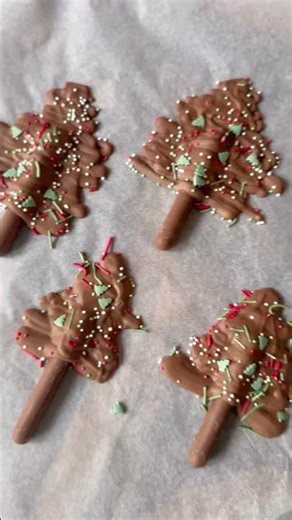 Chocolate tree bites 🎄 #chocolate #christmasbaking #christmaschocolate #christmasfood