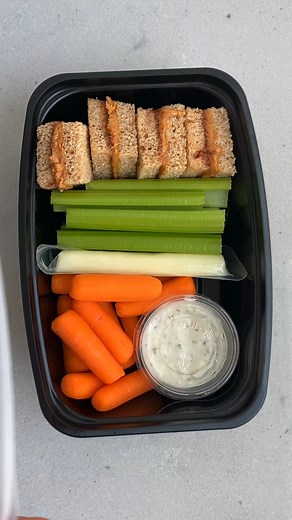 RECIPE: https://feelgoodfoodie.net/recipe/pbj-meal-prep/ Healthy and delicious, this PB&J Meal Prep idea is perfect for school lunches, and adults too! Simple to make and nutritious. | Feel Good Foodie