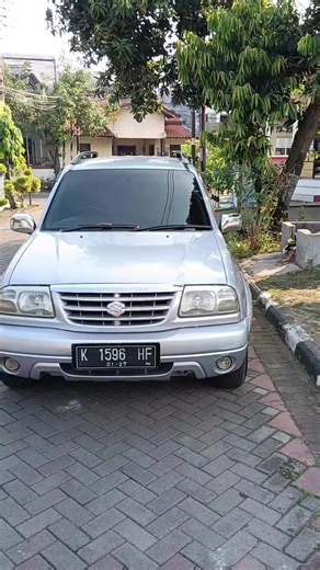 Dijual Grand Escudo th2001 2,0 Transmisi Manual.. Surat komplit STNK BPKB, pajak jalan panjang.. Mesin kering halus masih ngembun.. AC dingin, Power steering, Power window, Elektrik mirror, Audio dobeldin, Kelistrikan normal semua.. Body kaleng mulus kinclong.. Interior orisinil cover rapi.. Kaki kaki nyaman, Velg racing, ban masih tebal semua.. Dijual 52jt negoo... Lokasi Semarang, wa :089669062093 #suzuki #grandescudo #suzukiescudo #jualbelimobilsemarang #jualbelimobilseken