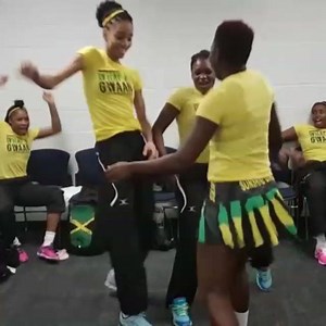 It's a Jamaican thing! Team thing! Sunshine Vibe! Mood in our dressing room! Pregame vibe! Ole dem deh ole dem deh @dingdongravers | Netball Jamaica