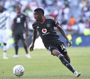 Kasi soccer skills: Orlando Pirates' Saleng flava skills [video]