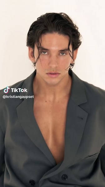 Modeling Photoshoot Tips: Using Hair Photography Hacks