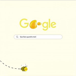 Le miel liquide cristallise, c’est un processus naturel. Mais même cristallisé, le miel reste délicieux. 💎 Grâce à ces astuces, rendez-lui son fondant pour en profiter encore plus longtemps 😋 🍯 Placez le pot sans couvercle dans une casserole d’eau tiède. L’eau n’a pas besoin de bouillir. Le sirop va se réchauffer tranquillement et reprendre sa forme liquide, sans rien perdre de ses éléments sains et nutritifs. 🌸 🐝 Vous pouvez aussi poser votre pot de miel, toujours sans couvercle, pendant q