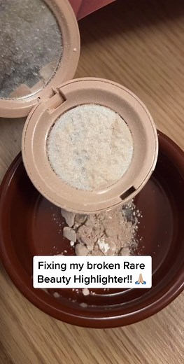 fixing my broken highlighter!! 🙏🏼 the isopropyl alcohol was from amazon #rarebeauty #brokenmakeup #highlighter #makeuphacks