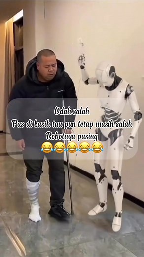 Robot pun ikutan pusing 😂 #fbprofesional #jangkauanluas #reelsviralシfb #reelsfbシ #videongakak #videolucu #jangkauansemuaorang #fypviralシ #robot | Yustin Amfotis
