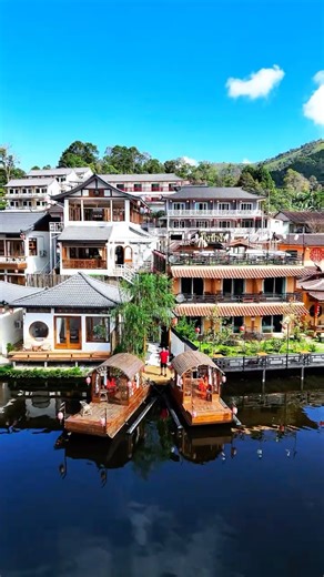 This Village in Thailand Doesn’t Feel Like Thailand 🇹🇭🇨🇳