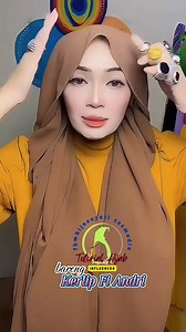 Selamat datang di tutorial hijab pashmina modern! Dalam kesempatan kali ini, kita akan menjelajahi cara mengenakan hijab pashmina dengan gaya yang trendi dan elegan. Kita akan fokus pada teknik lilit anting dan kolong hijab yang tidak hanya mempercantik tampilan, tetapi juga memberikan kesan anggun dan stylish. Siapkan hijab pashmina favoritmu, dan mari kita mulai langkah demi langkah untuk menciptakan penampilan yang memukau! #tutorialhijab #hijabmodren #rijasuyaticasmudi | Rija Suyati Casmudie