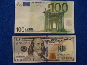 Billete de 100 Euros vs Billete de 100 Dólares