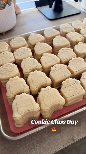 2.9K views · 25 reactions | Cozy Fall Mini Cookie Decorating Class number 1 TONIGHT at The Makery! #cookiedecorating #royalicing #decoratedcookies #cookieclass #cookies #cookiereels #cookiesoffacebook #cookietime #royalicingcookies #decoratedcookies #sugarcookies | The Blue Cookie Jar | Facebook