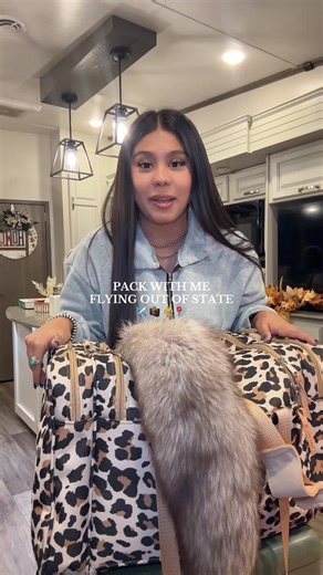 Pack with me for a busy week/weekend 🤩 #fyp #packwithme #traveltiktok #traveltips #travellife