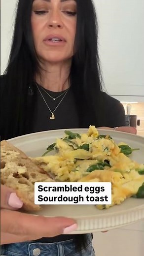 Realistic full day of eating as a 50 year old women losing fat and gaining muscle at the same