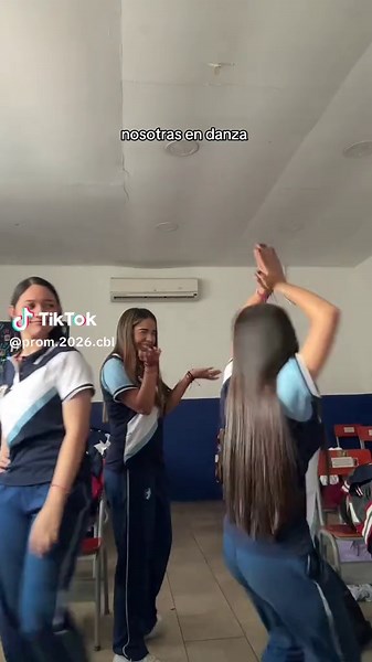 me gustaría bailar como shakira 🙏🏻 @𝐒𝐨𝐟𝐢 @Sofia @𝗖𝗮𝗿𝗼𝗹. @Andrea Arango #fyppppppppppppppppppppppp #fyp #viral #prom #11b