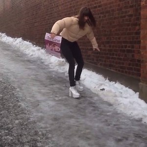 While we all love a good pair of high heels, sometimes they do us wrong 😂👠 http://bit.ly/2pqT7Ji | Harper's Bazaar