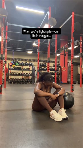 Murugi Munyi on Instagram: "When the camera is on all of a sudden there’s strength and resolve 🤣🤣"