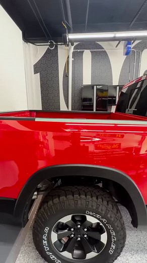 How to remove scuffs & scratches. Ultimate Compound by hand or by DA will remove swirls and scratches while boosting gloss and shine! . . #meguiars #ultimatecompound #reels #dapolisher #polishingcompound #reelsinstagram #ReflectYourPassion Reposted from @meguiars | Meguiar's